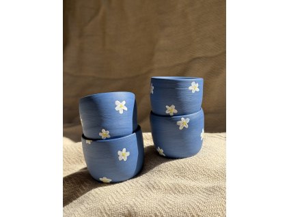 Kvietky na modrom porceláne